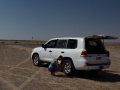 Wahiba sands: po 230 kilometrech v poušti vítáme silnici a nafukujeme kola z 15 zpět na 33 PSI 